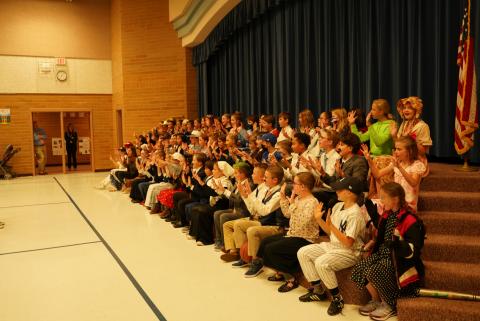 5th graders performing